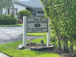 Building Photo - 449 Lakeview Dr