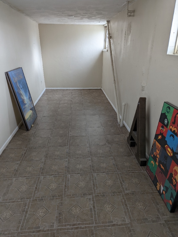 Building Photo - 106 E 1st S