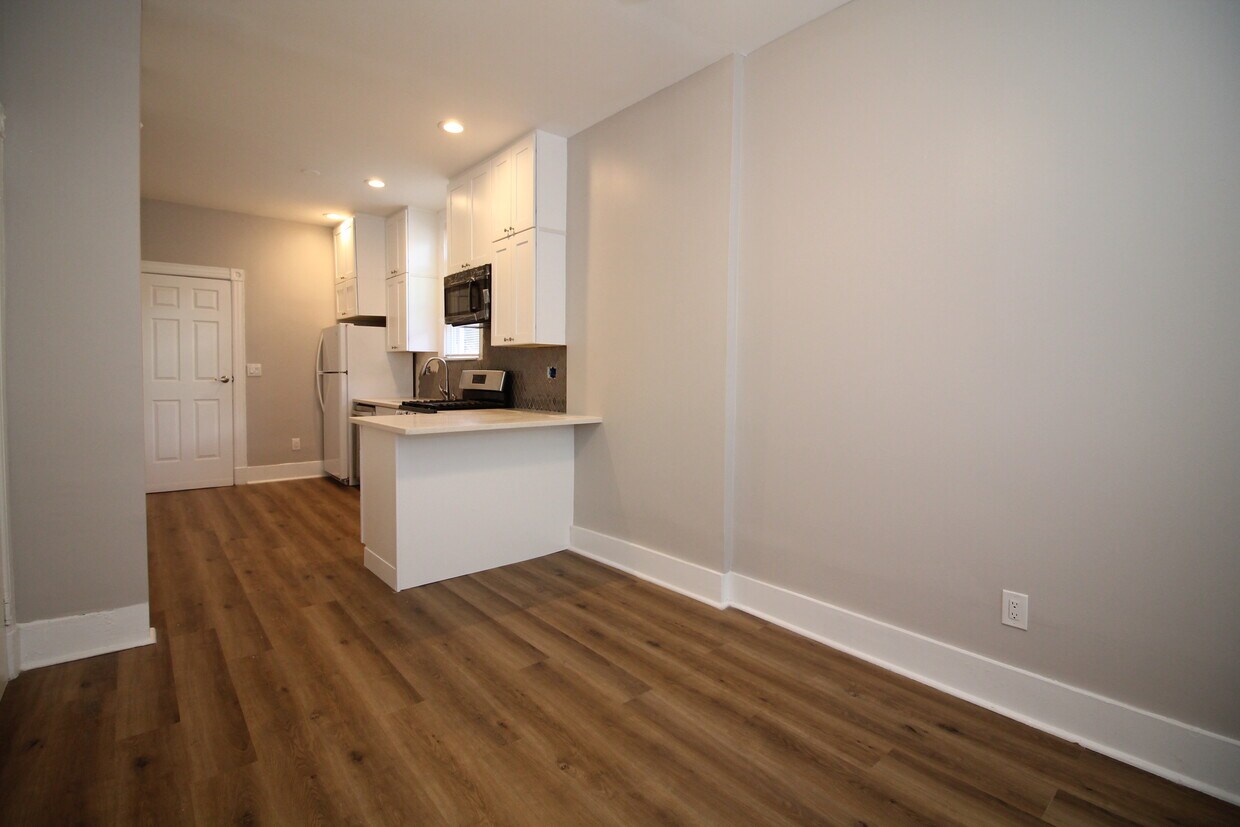 Primary Photo - 115 Maple St