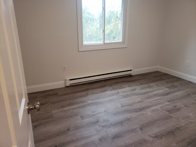 Building Photo - 15 Wildwood St