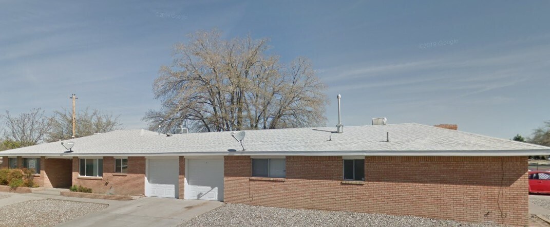 Foto principal - COMING SOON! Renovated - 2 Bedroom 1 Bath ...