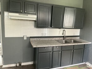 Building Photo - 2215 N 39th St