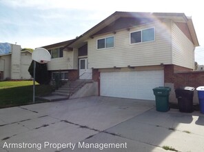 Building Photo - 262 1165 N