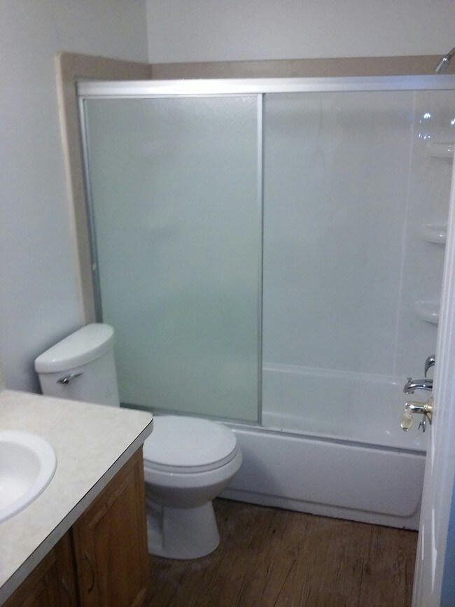 Foto del edificio - 3101 Bennington Ave - Unit 1
