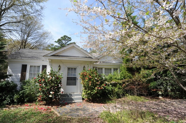 Photo - 2 Bedroom House off of Ogelthorpe Avenue