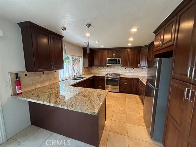 Foto del edificio - 24252 McCoy Rd