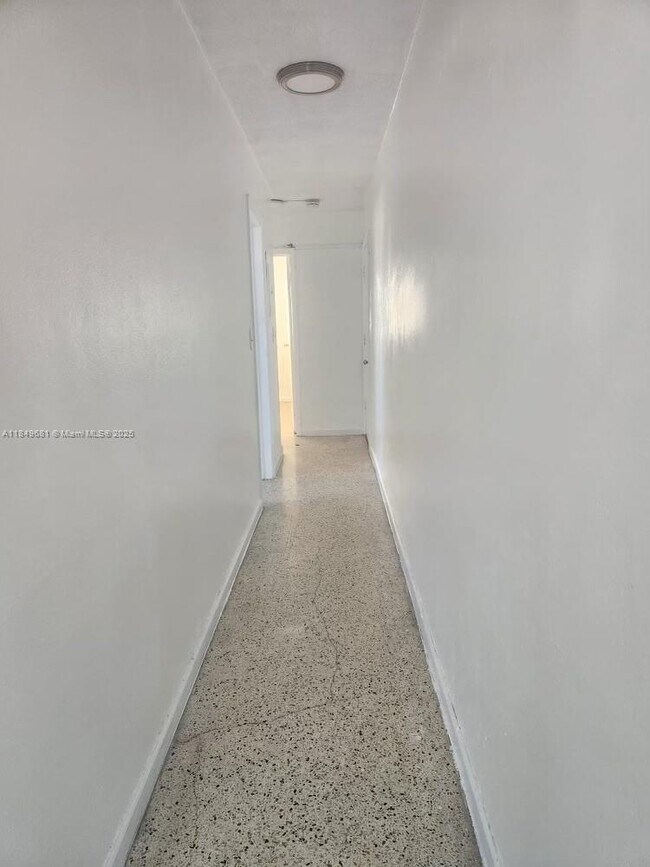 Foto del edificio - 10 NW 48th Pl