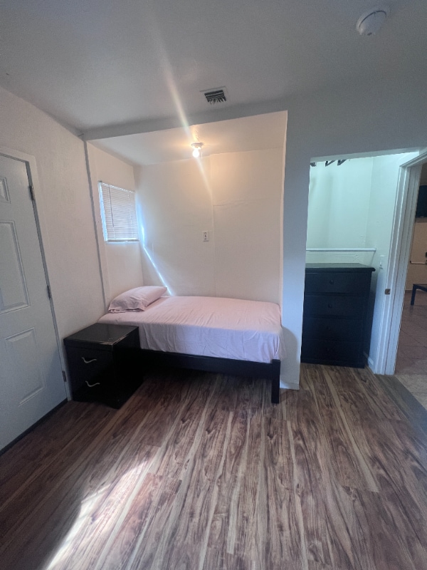 Foto del edificio - 800 E 82nd St