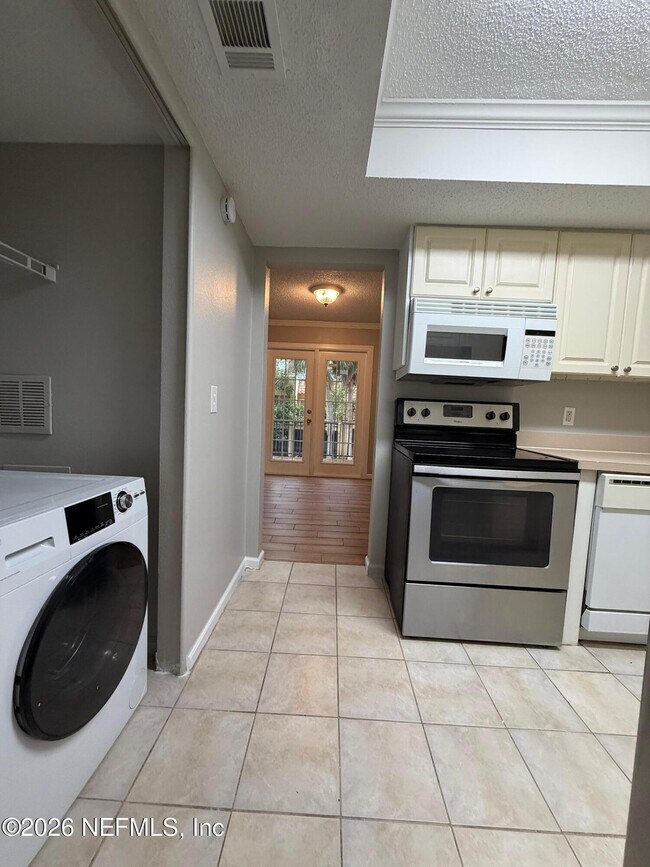 Building Photo - 3864 La Mirada Dr N