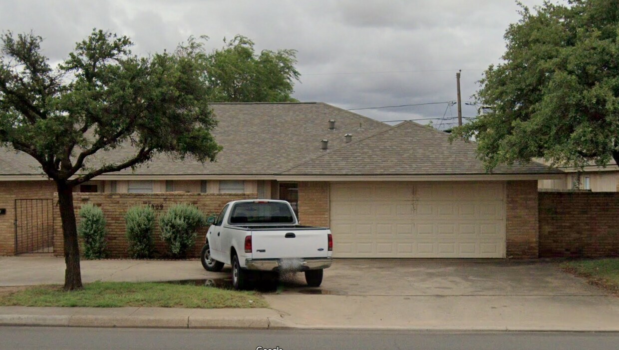 Primary Photo - 4009 W Illinois Ave
