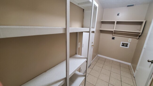 Foto del edificio - 710 Pineville Ln