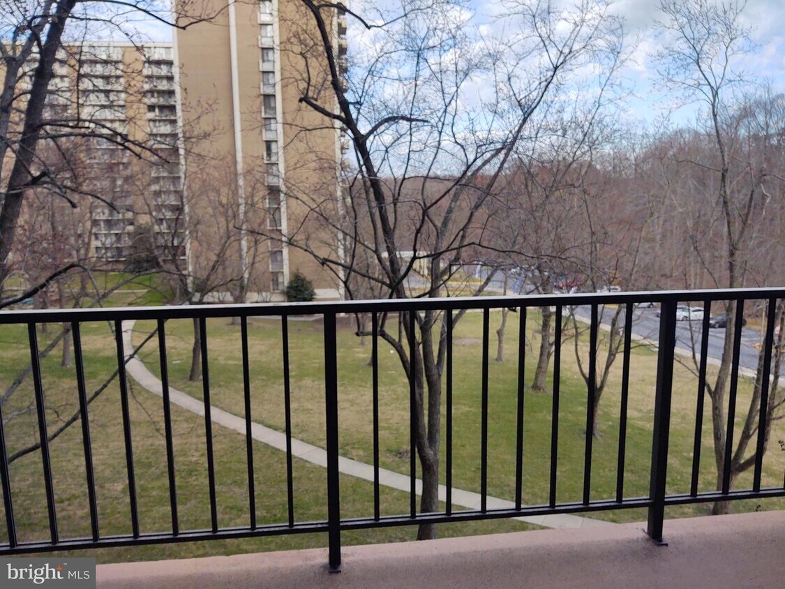 6100 Westchester Park Dr Unit 411, College Park, MD 20740 Room for
