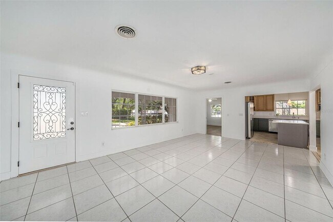 Foto del edificio - 1100 Snell Isle Blvd NE