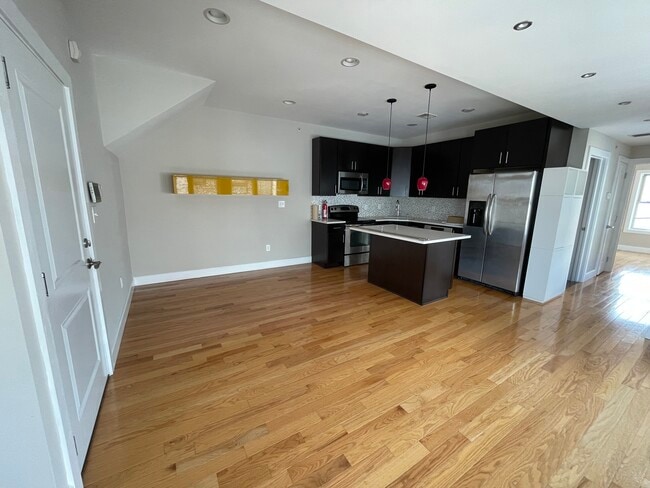 Building Photo - 2549 Grays Ferry Ave