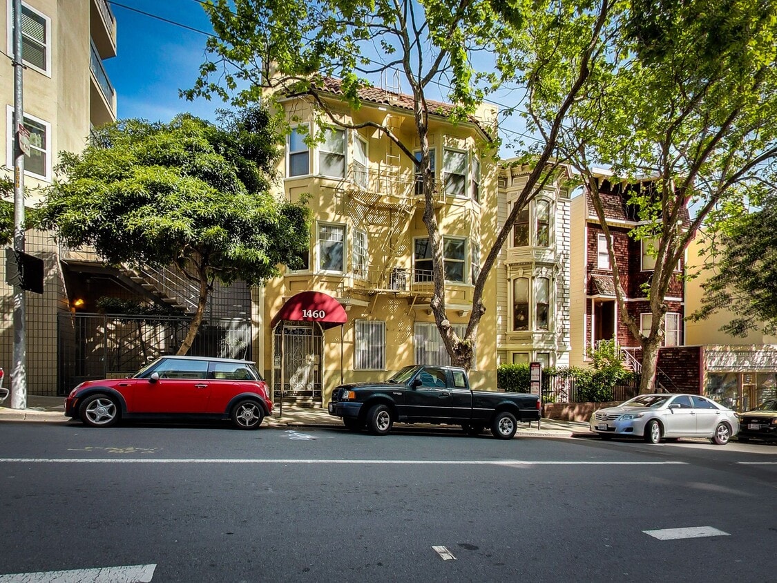 Primary Photo - RENOVATED! LARGE Closet/Kitchen! On-Site L...