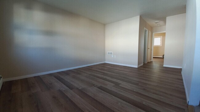 Building Photo - 110 Witmore Ave (2 Bedroom)