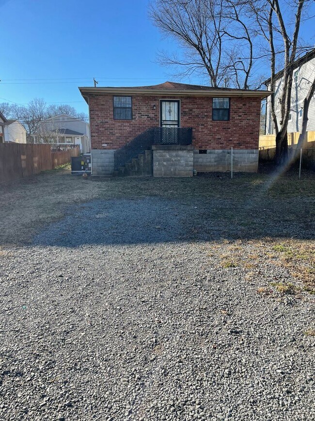 Building Photo - 946 31st Ave N