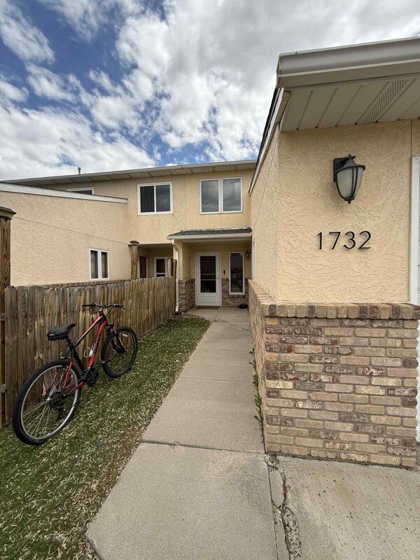 Foto principal - 1732 Sanders Dr