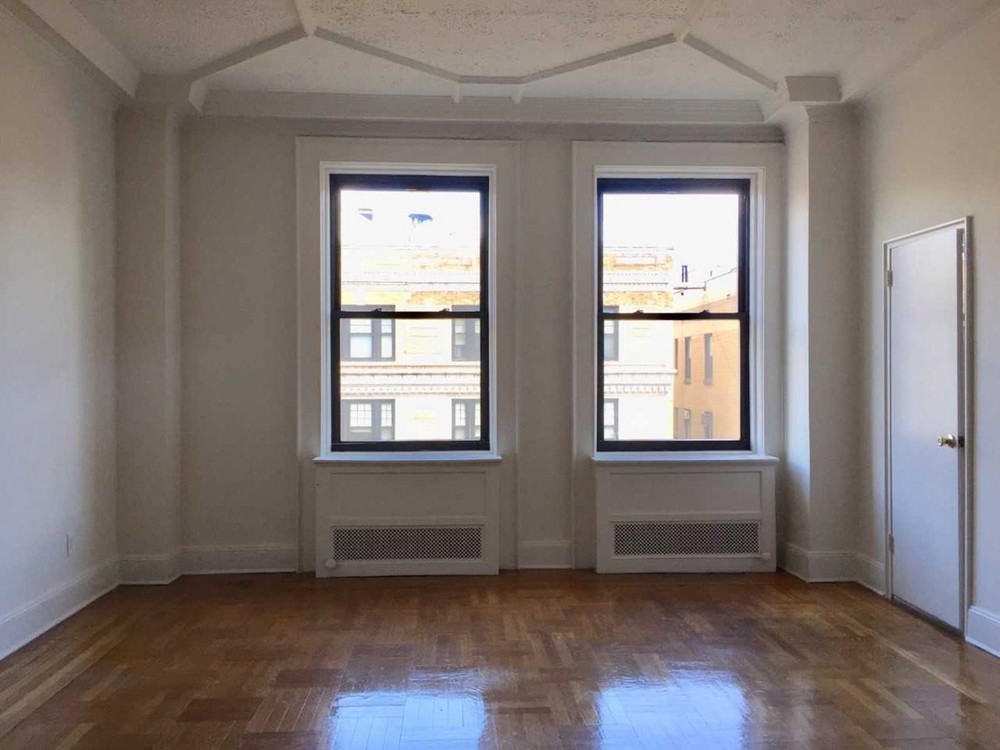 Primary Photo - 1100 Madison Ave