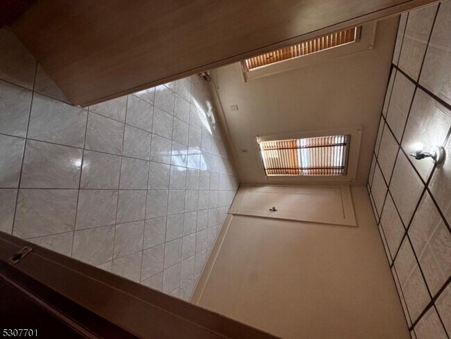 Foto del edificio - 42 Trenton Ave