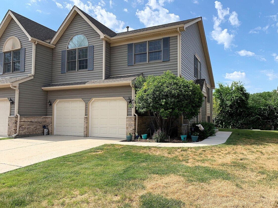 Primary Photo - 402 River Bluff Dr