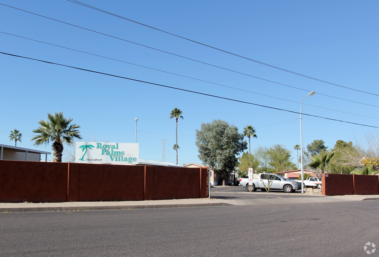 Primary Photo - Royal Palms Village