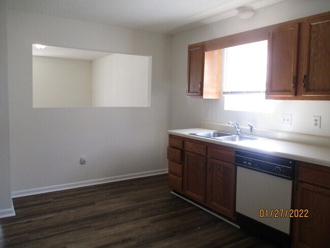 Building Photo - 789 Treasure Dr SW