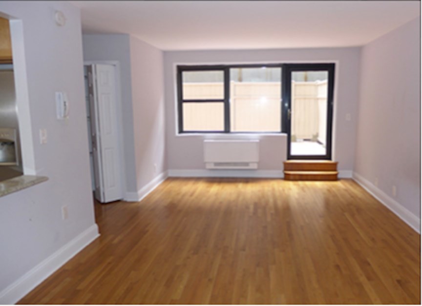 Foto principal - 220 E 42nd St