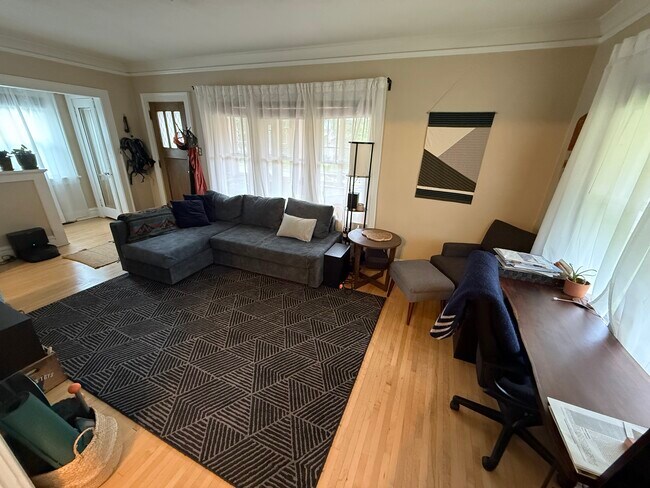 Foto del edificio - 123 N 42nd Ave E