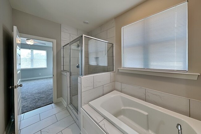 Building Photo - 1121 Camellia Ridge Dr