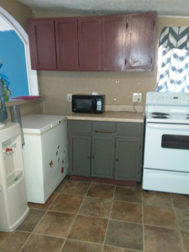 Foto del edificio - 13501 Hooper Rd