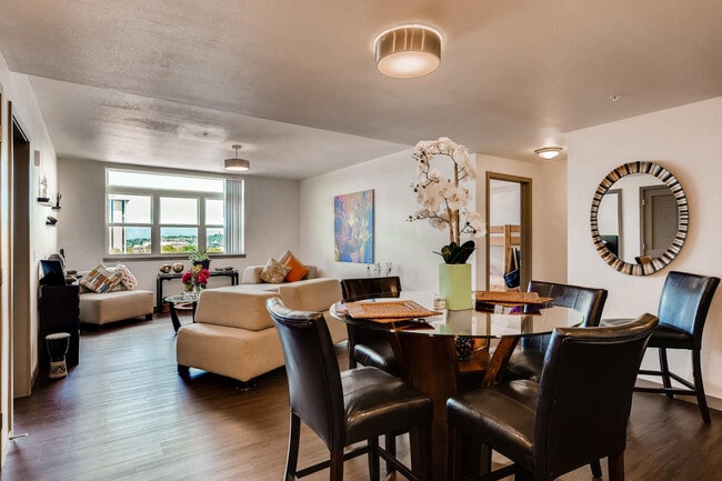 Broadway Lofts | Apartamentos en Englewood, CO - Broadway Lofts
