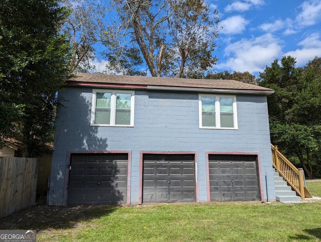 Primary Photo - 3 Rowe Ave