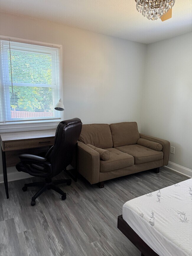 Foto del edificio - 5511 Henderson Way