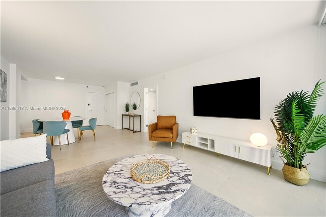 Foto del edificio - 5151 Collins Ave