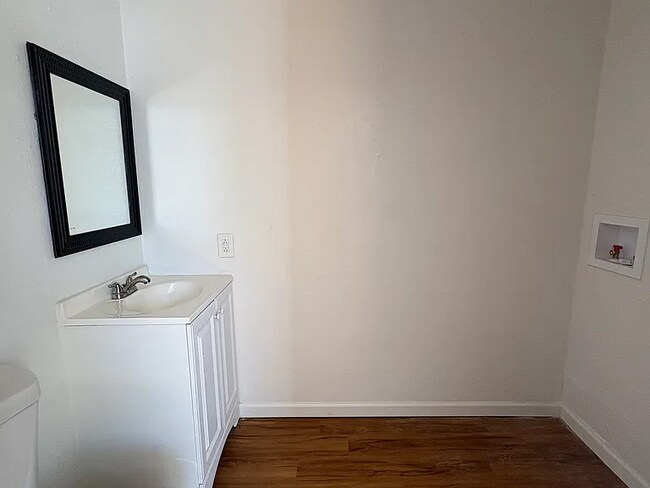 Foto del edificio - 5880 S Del Moral Blvd