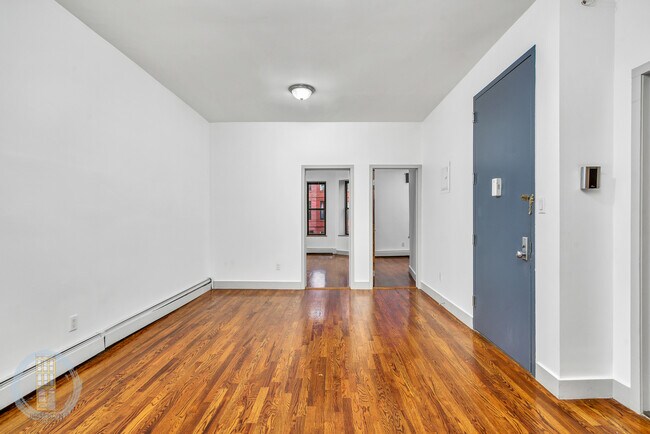 Building Photo - 565 Chauncey St