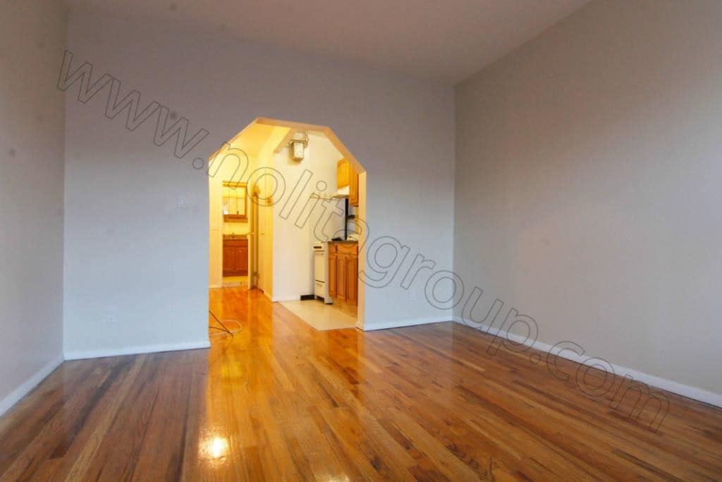 Primary Photo - 158 Allen St