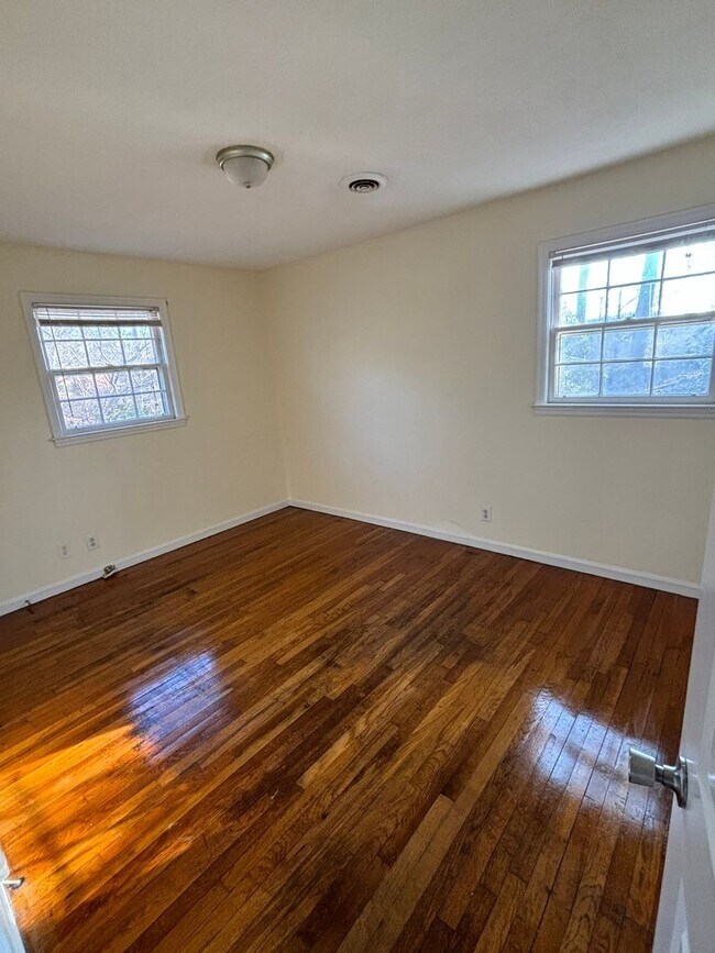 Building Photo - Charming 3 Bed, 1 Bath Home | Available June 22