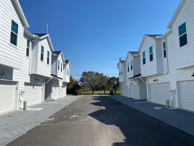Foto del edificio - Now Leasing Brand New Townhouse - Available for Rent!