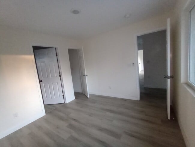 Foto del edificio - 873 E Franklin Ave