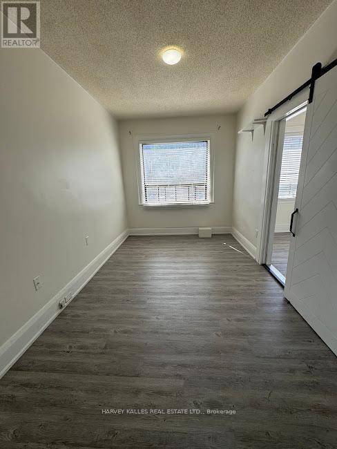 Building Photo - 930-930 St Clair Ave W