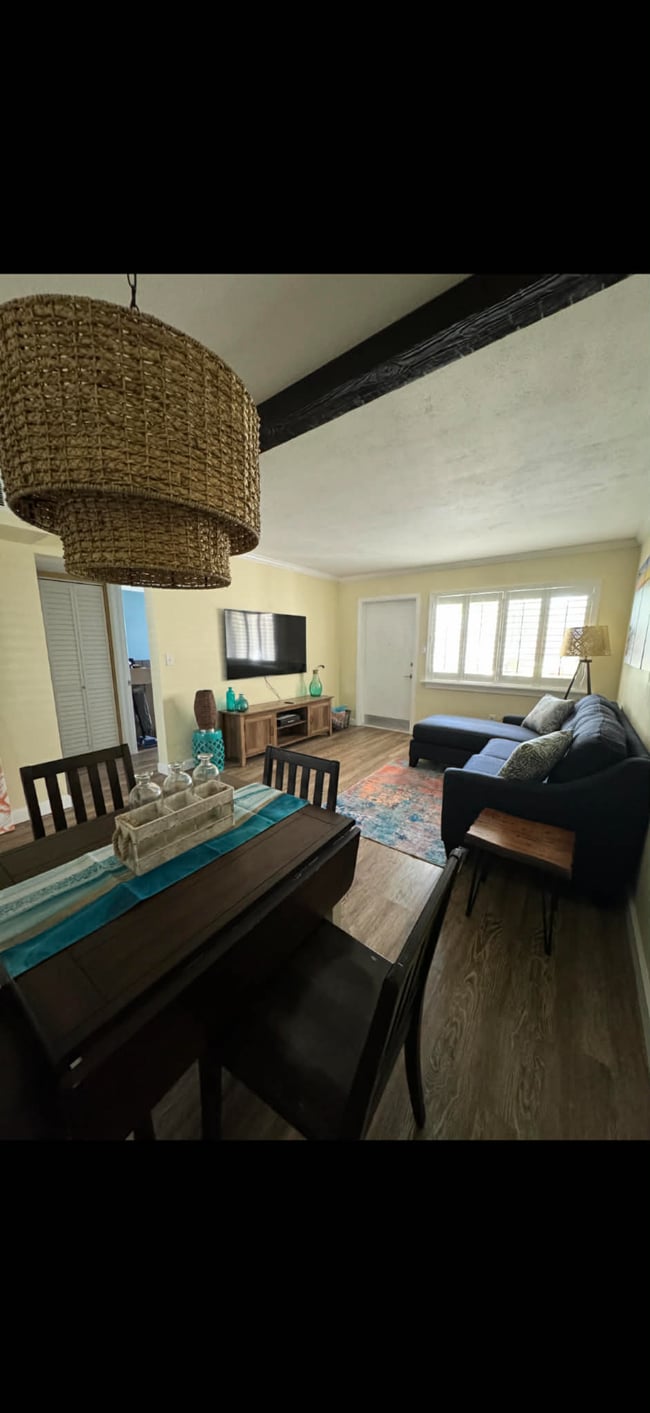 Living room - 6700 1st Ave S