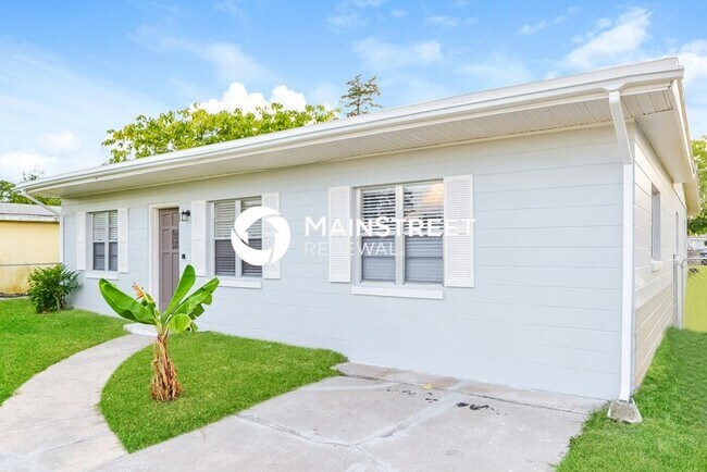 Foto del edificio - 4 Bedroom Pet-Friendly Home in ORLANDO, FL with Main Street Renewal
