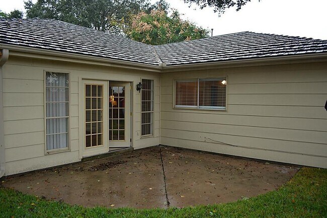 Foto del edificio - 20306 Laurel Lock Dr