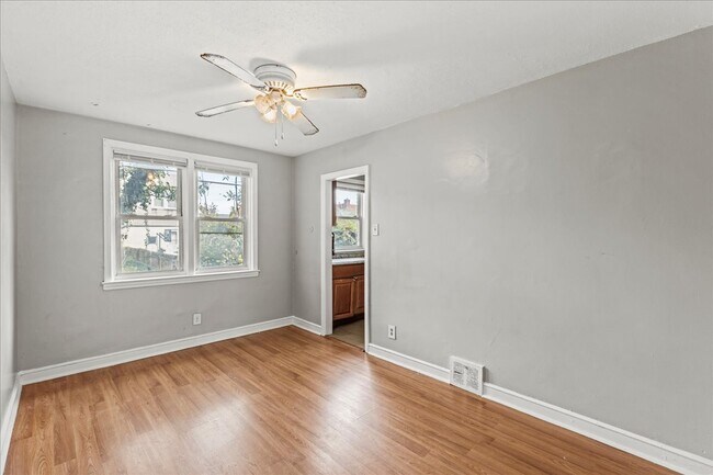 Building Photo - 1127 S Merrimac Rd