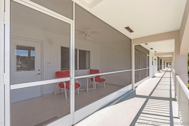Foto del edificio - 581 Blue Heron Dr