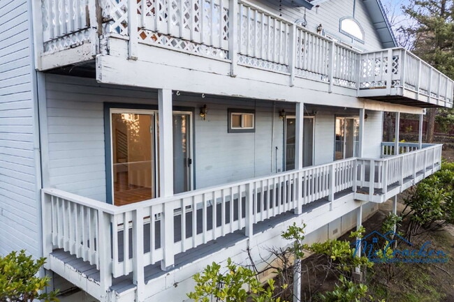 Foto del edificio - 525 Ashland Loop Rd