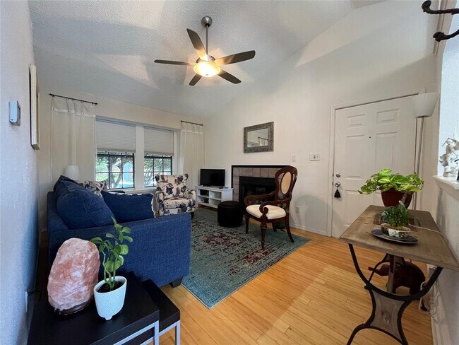 Building Photo - 1411 Gracy Farms Ln