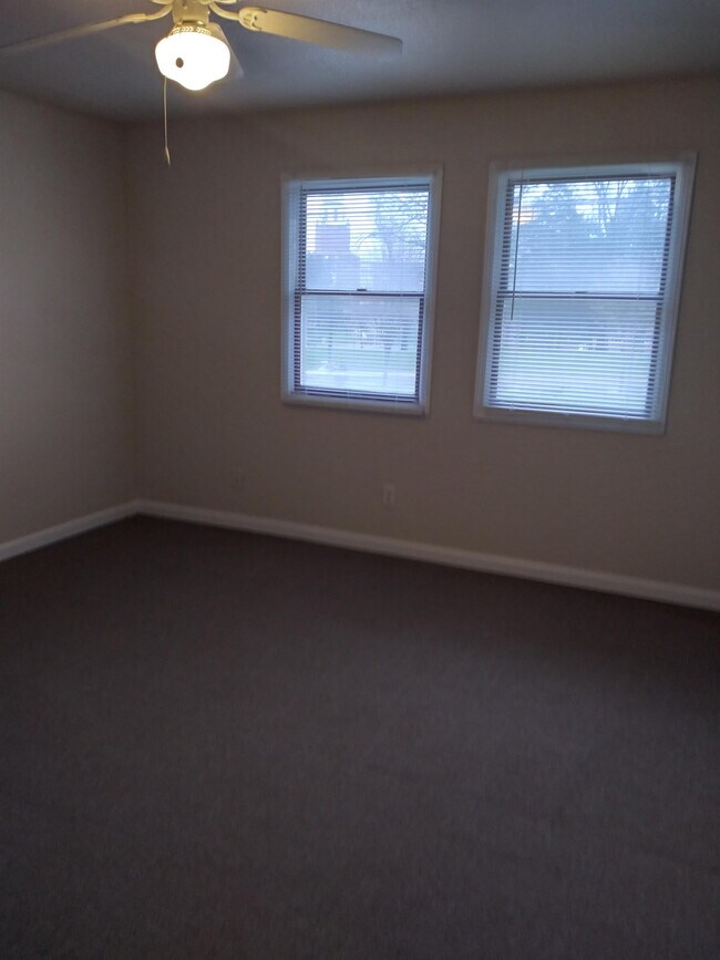 Foto del edificio - 711 S Poplar St